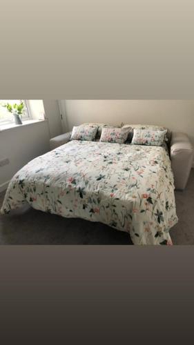 Ένα ή περισσότερα κρεβάτια σε δωμάτιο στο Flat 2 Frank Lewis House
