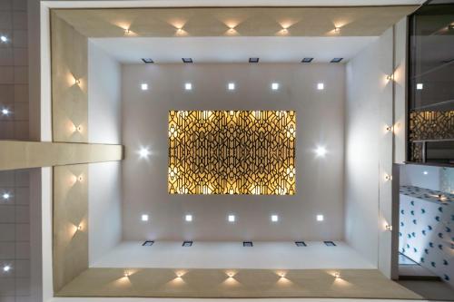 a gold picture on a wall in a store at TH HOTEL & VIVIENDA in Tepatitlán de Morelos