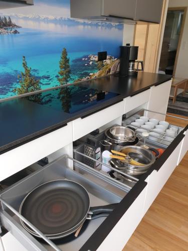a kitchen with a stove with pots and pans at Golf & Ski Appartements Mittersill Trausmuth Monika inkl Sommercard - Golfplatz 500 m entfernt, inkl Waschmaschine, Trockner in Mittersill