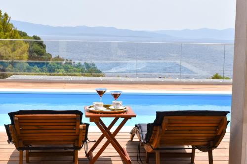 Photo de la galerie de l'établissement Seaview pool apartment-Lumière, Island Hvar-Gdinj, à Visoka