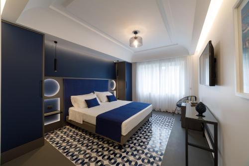 Postel nebo postele na pokoji v ubytování Akyra suites