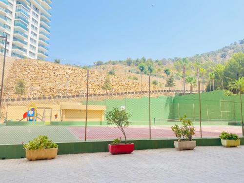 Tennis and/or squash facilities at Cumbre Loix Benidorm or nearby