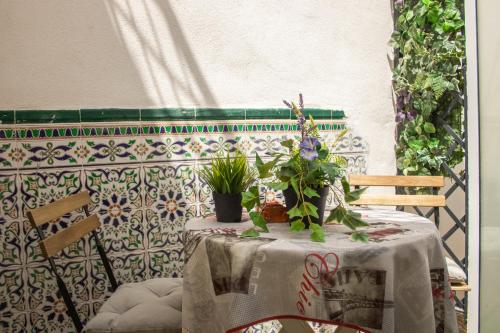 Malagueña Salerosa "Apartamento - estudio con terraza" En casa típica de 1 a 4 dormitorios