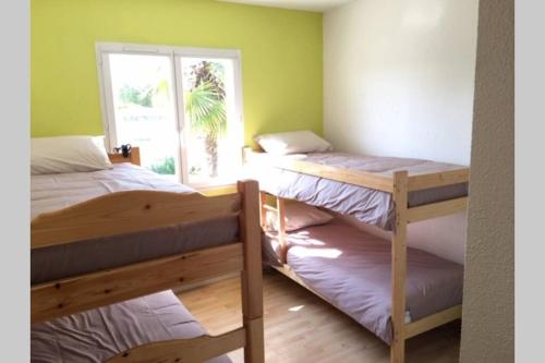 Postel nebo postele na pokoji v ubytování Paisible maison entre plages, lacs et bassin