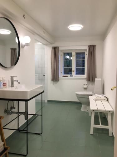 Koupelna v ubytování Tanggården Skoven