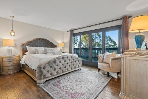 Postel nebo postele na pokoji v ubytování @Marbella Lane - 3BR Penthouse Executive Suite, SFO, Parking