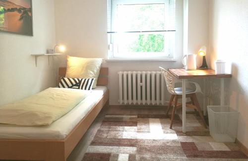 En eller flere senge i et værelse på 4-Zimmer Haus in Leipzig, Nähe des Porsche