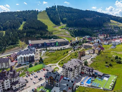 ホテルから撮影された、または一般的な山の景色