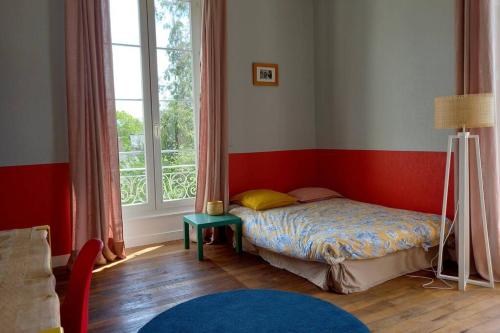 a small bedroom with a bed and a window at 24 heures du Mans. Château aux portes du circuit in Moncé-en-Belin