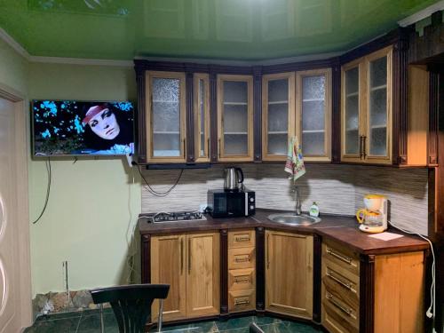 Una cocina o cocineta en ART HOLE