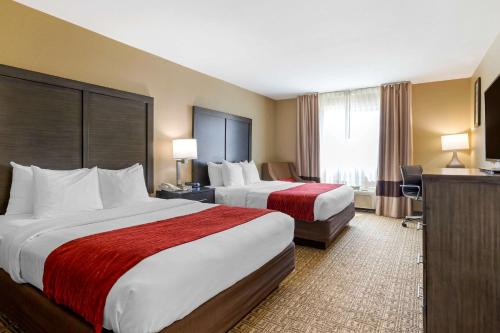 Säng eller sängar i ett rum på Comfort Inn & Suites Ponca City near Marland Mansion