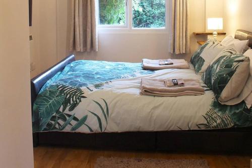 a bed with towels on it in a bedroom at Peaceful & Central Self Contained 1 Bedroom House in Glastonbury