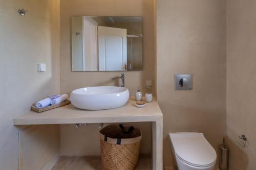 Ванная комната в Alexios Villa