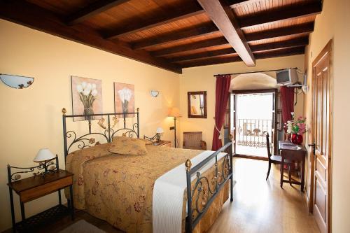 a bedroom with a bed and a balcony at La Casona de Lombraña, en Polaciones (Saja-Nansa) in Lombraña