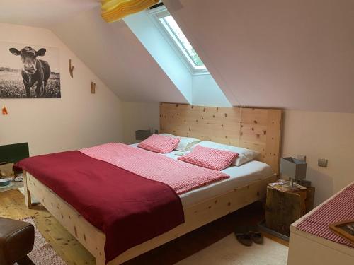 En eller flere senge i et værelse på Naturforsthaus Gartenblick für tier- und naturverbundene Menschen