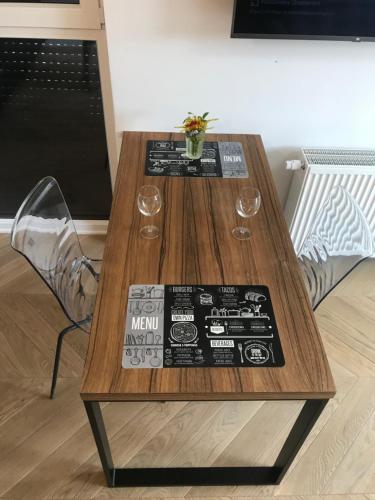 a wooden table with wine glasses on top of it at Garden Apartment Self Check-in - Bezkluczowy Dostęp w 10 minut o każdej porze in Kraków