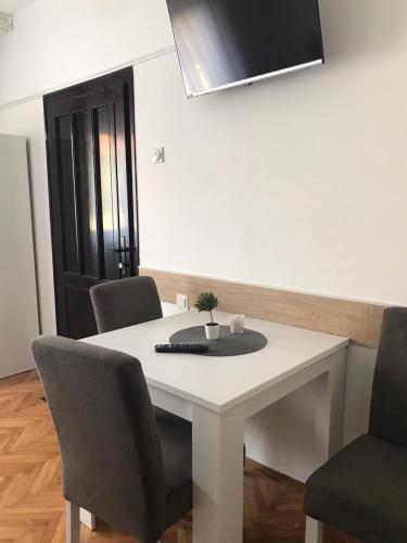 TV a/nebo společenská místnost v ubytování Smeštaj Filipović