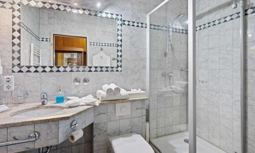 Koupelna v ubytování Hotel St Leonhard