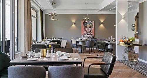 a restaurant with tables and chairs in a room at Hotel St Leonhard in Bad Griesbach