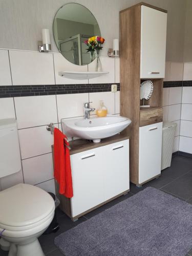 Koupelna v ubytování Ferienwohnung beim Bracksee