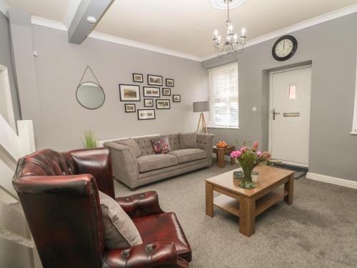 21 Chew Valley Road – Photos 2
