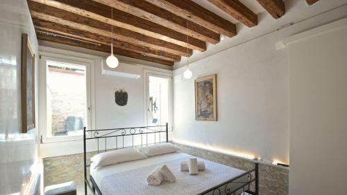 a bedroom with a bed and a window at Corte dei Greci in Venice