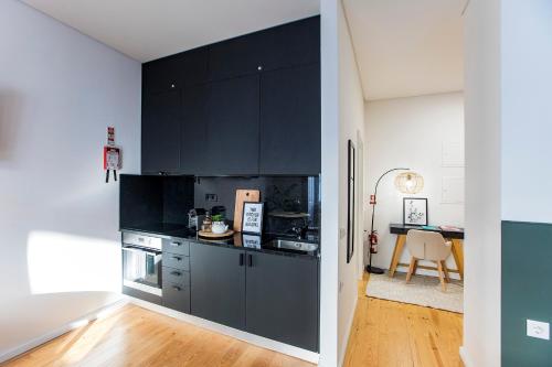 Mouzinho Studio w AC in City Center by LovelyStay