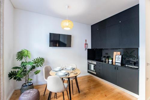 Mouzinho Studio w AC in City Center by LovelyStay