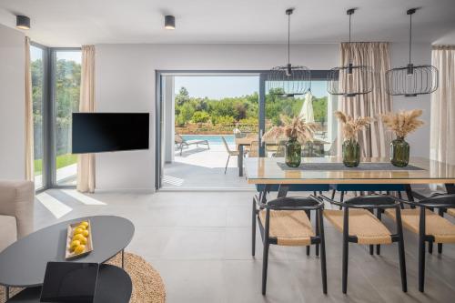 Villa Grota - Luxury 4-Bedroom Villa with Private Pool & Garden