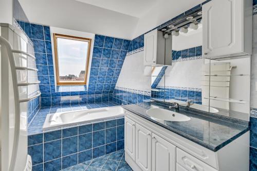 Η κουζίνα ή μικρή κουζίνα στο Le Saint-Eloi Luxury Apt private parking with AC 6 pers Colmar old town