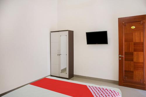 Televisyen dan/atau pusat hiburan di Hotel O Pasir Padi Inn Syariah