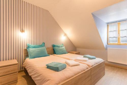 Un pat sau paturi într-o cameră la BELENA GOLD COAST