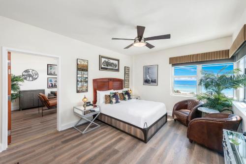 Katil atau katil-katil dalam bilik di National Hotel, An Adult Only Oceanfront Resort