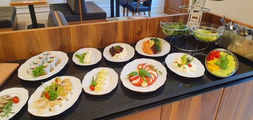 Makanan di atau berdekatan hotel