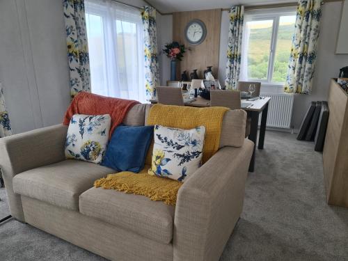 a living room with a couch with pillows on it at Mawgan Pads Mawgan Porth in Mawgan Porth
