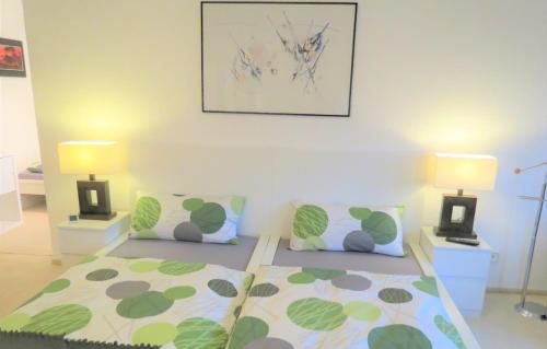 Penthouse Wolkenstein großzügige Maisonette auf 155 qm mit Whirlpool, Klima & Kaminにあるベッド