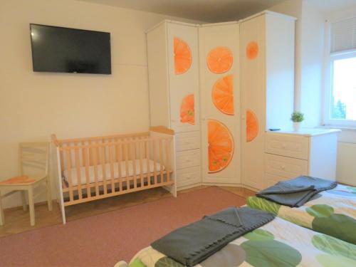 Penthouse Wolkenstein großzügige Maisonette auf 155 qm mit Whirlpool, Klima & Kaminにあるベッド