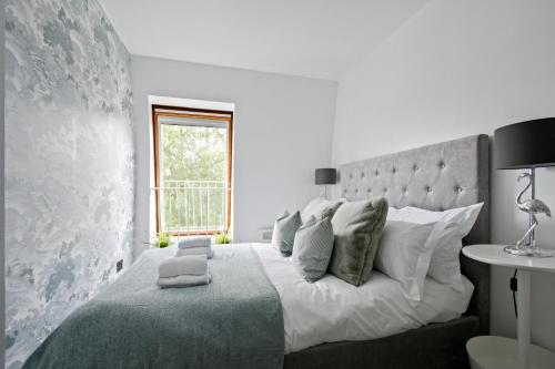 Ένα ή περισσότερα κρεβάτια σε δωμάτιο στο Stylish One Bed Apartment Near Cotswolds RAF