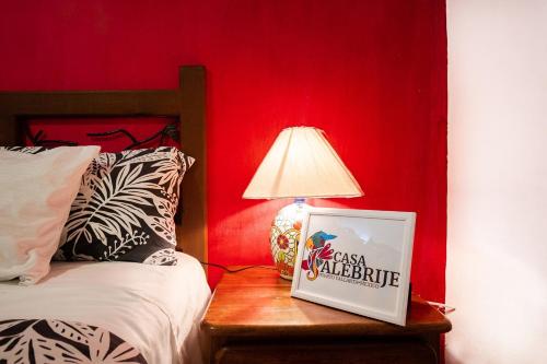 Cama o camas de una habitación en Casa Alebrije Centro Puerto Vallarta