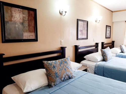 Una cama o camas en una habitación de Hotel Catedral