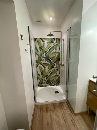 Un baño de Home Cassis - Maison Julou - Piscine chauffée à 32c