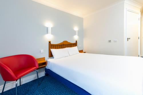 A bed or beds in a room at ibis budget Glasgow Cumbernauld