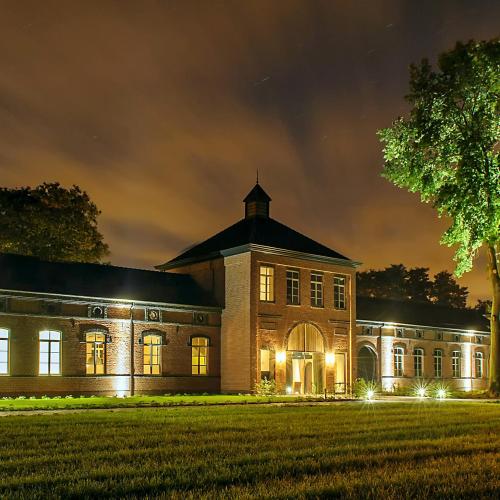  Factorij10 -  Room  picture :   Tea/Coffee maker    Minibar    Shower                           