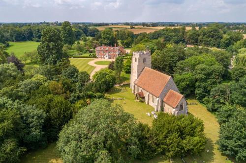 Huge luxury loft cottage in historic country estate - Belchamp Hall Hayloft з висоти пташиного польоту