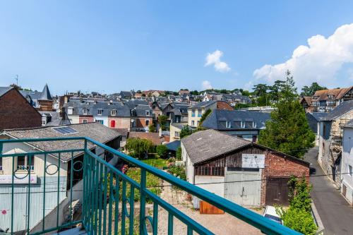 - Balcón con vistas a la ciudad en Nice flat with balcony - Trouville - Welkeys, en Trouville-sur-Mer
