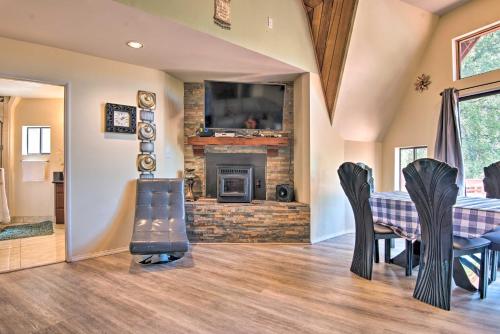 Luxury Pet-Friendly Geodome Home with Deck!