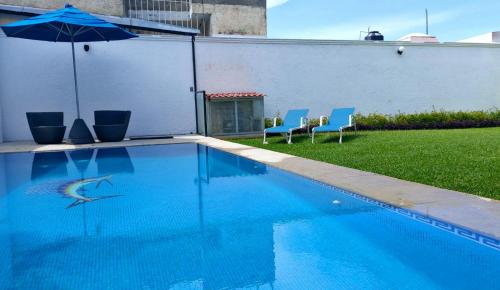 Πισίνα στο ή κοντά στο Casa Luna con alberca para 26 personas Cuernavaca