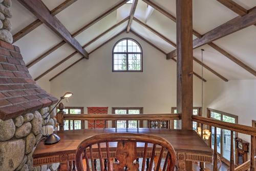 Φωτογραφία από το άλμπουμ του Ornate Lake Arrowhead Home with Deck σε Lake Arrowhead