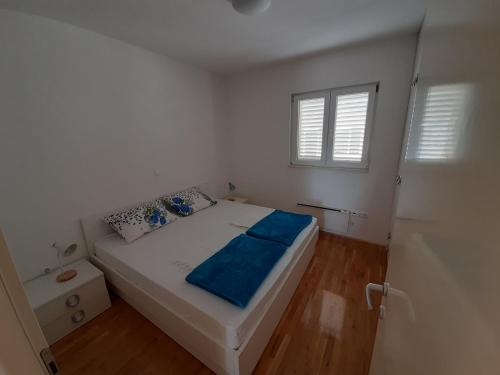 Posteľ alebo postele v izbe v ubytovaní Apartman u centru Makarske