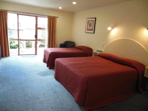 Tempat tidur dalam kamar di Valdez Motor Lodge